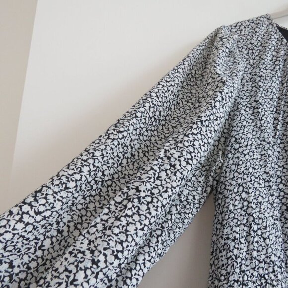 & OTHER STORIES Voluminous Twill Tiered Mini Dress Ditsy Floral Black White Sz M - Picture 6 of 15